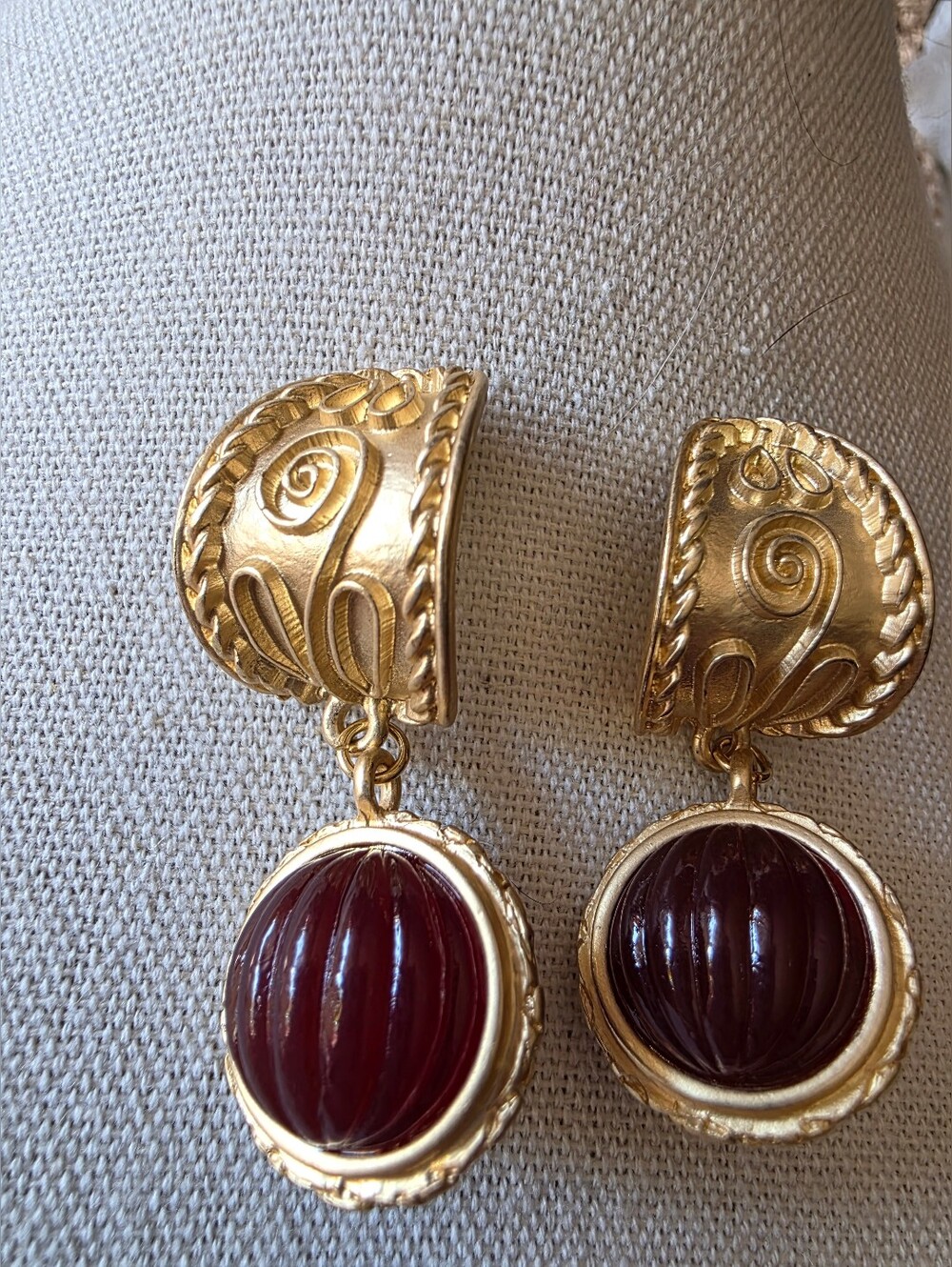 Vintage-style Goldtone Statement Earrings With ribbed, Burgundy Red Stone Drops